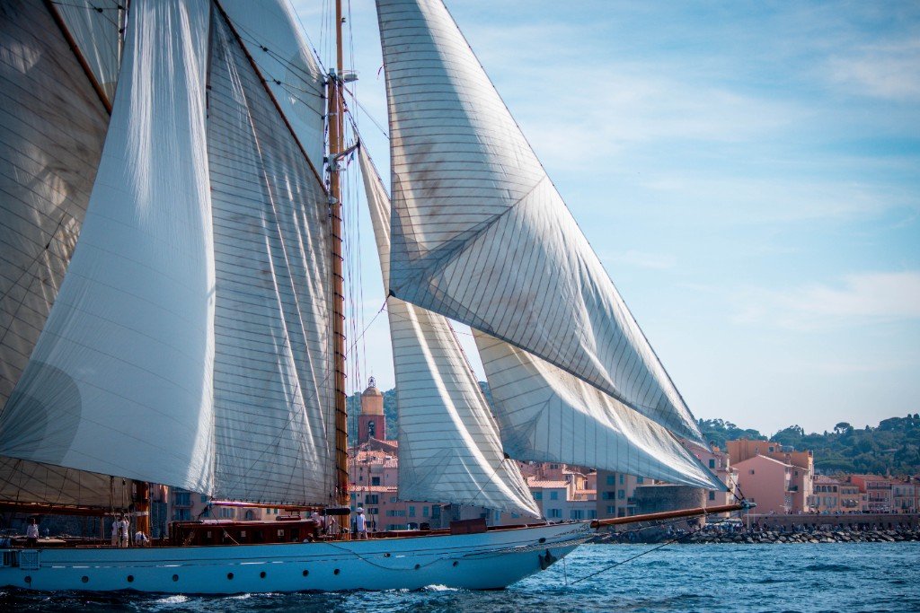 Goélette classique au large de Saint-Tropez